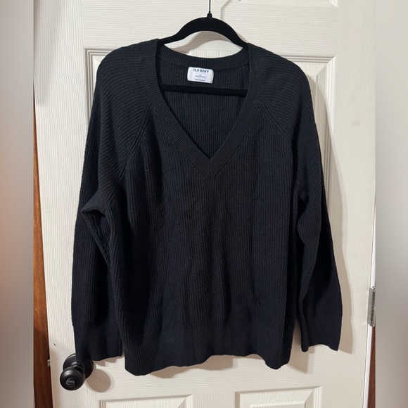 Old Navy Sweaters - Old Navy Women’s V-neck Black sweater XL